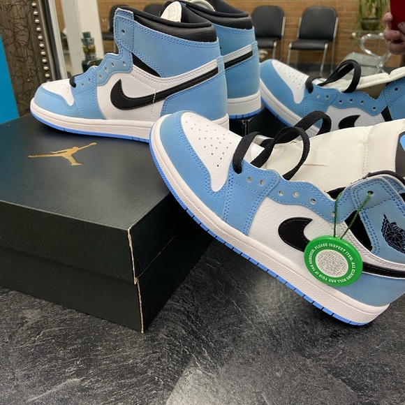 Nike air Jordan 1 hightop shoes blue and white. 2.5 boys youth. New